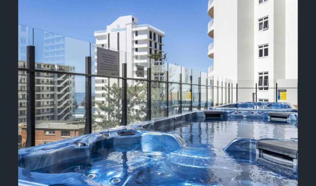 Deluxe Twin In Surfers Paradise - Coasthm *